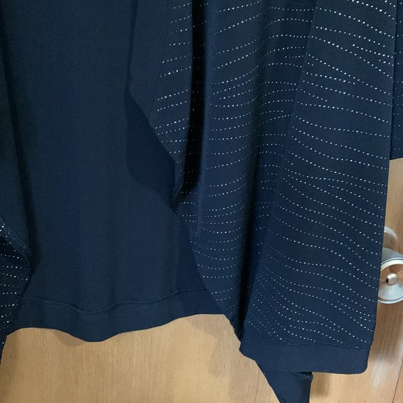 Long sleeve light weight cardigan with longer hem in front - silvery design - Picture 2 of 5